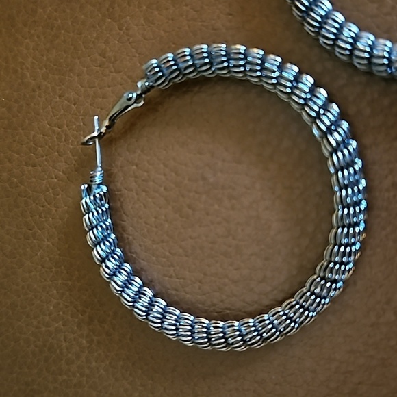 VTG Large Coil Hoop Earrings - Picture 3 of 4